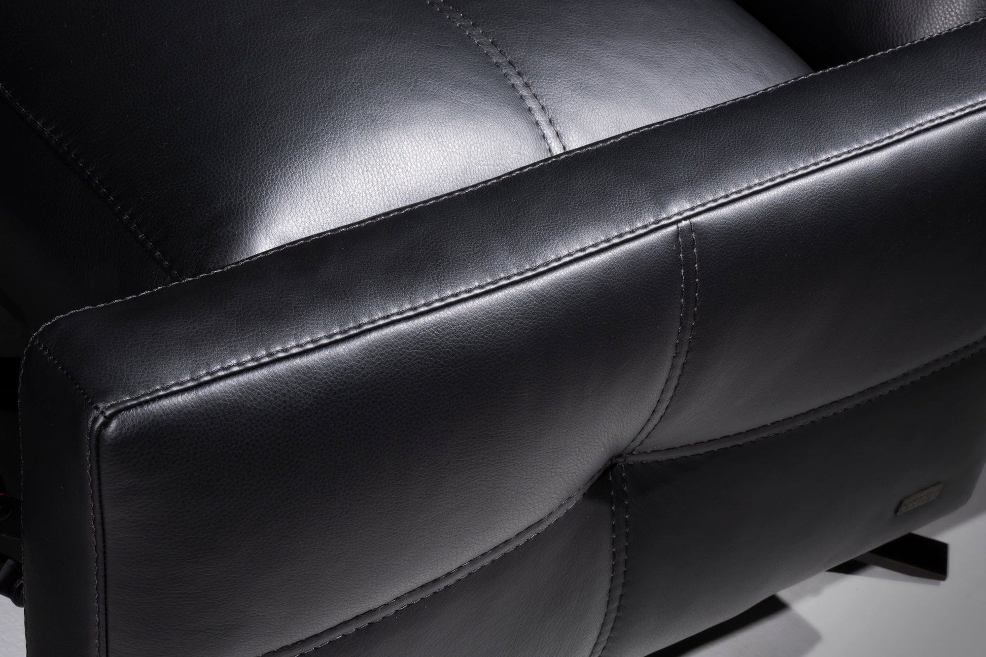 American Leather Rainier Comfort Air Echo Recliner