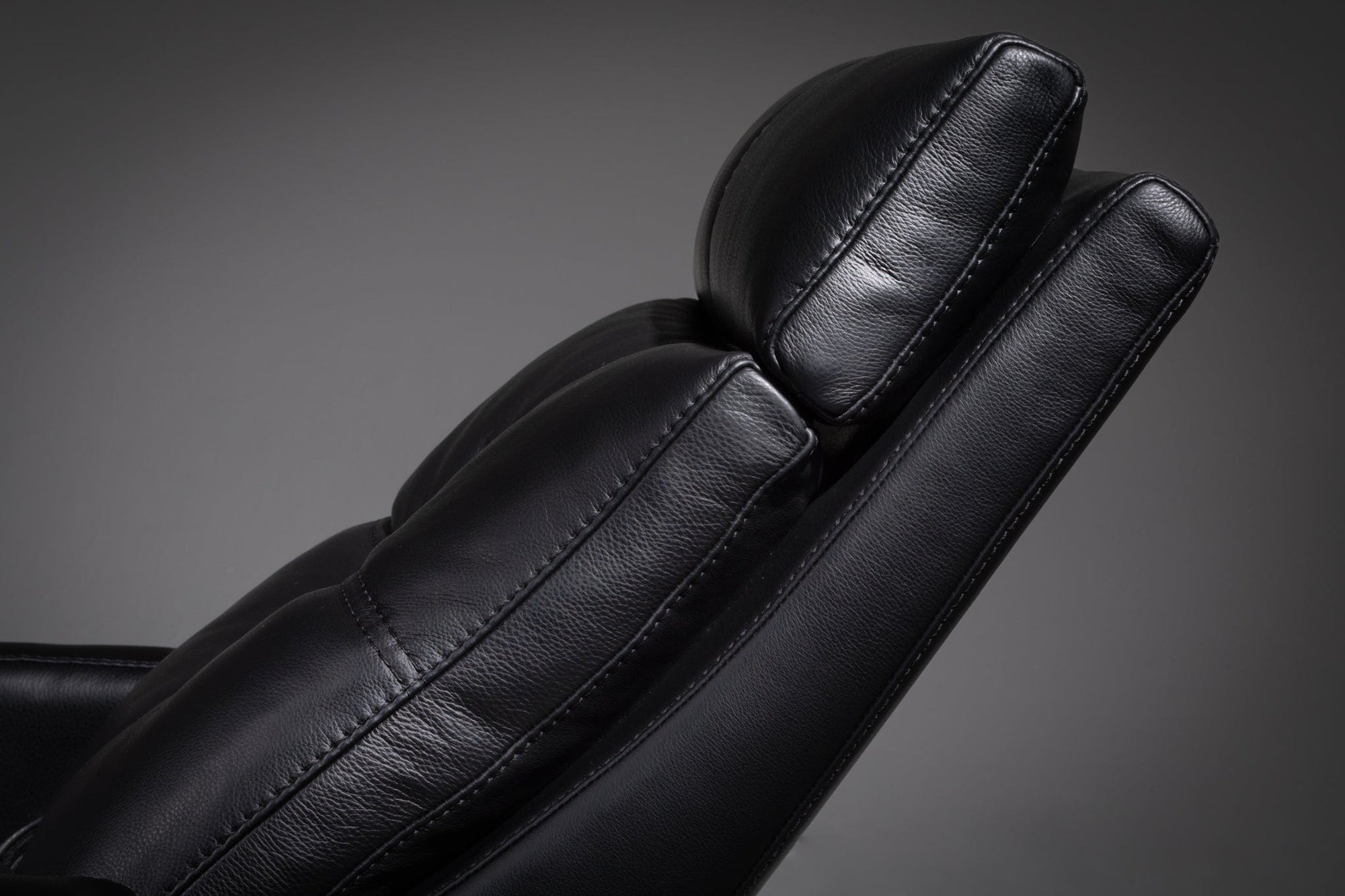 American Leather Rainier Comfort Air Echo Recliner