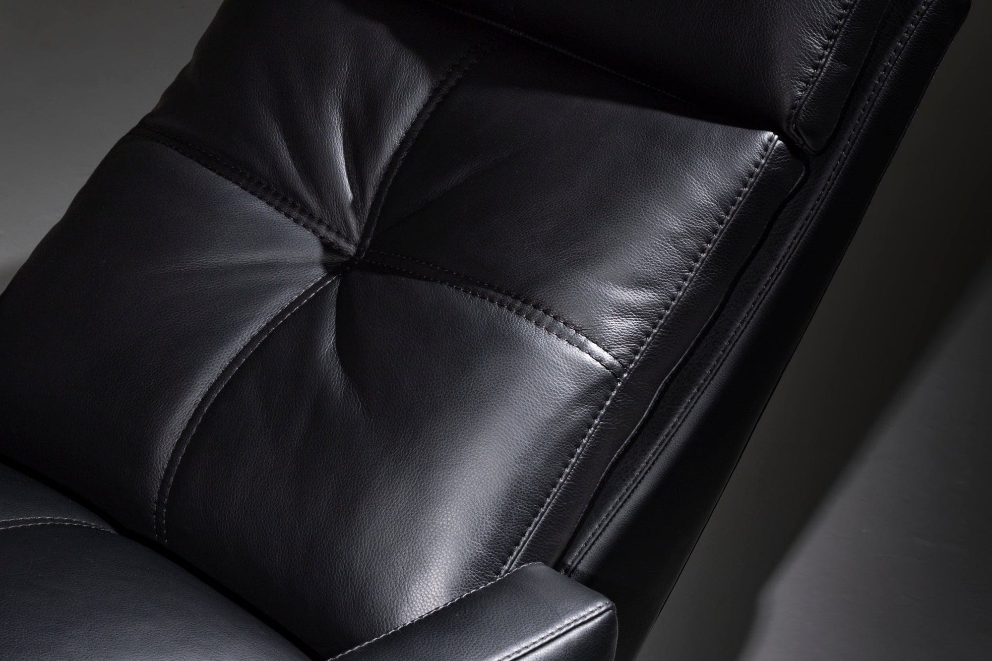 American Leather Rainier Comfort Air Echo Recliner
