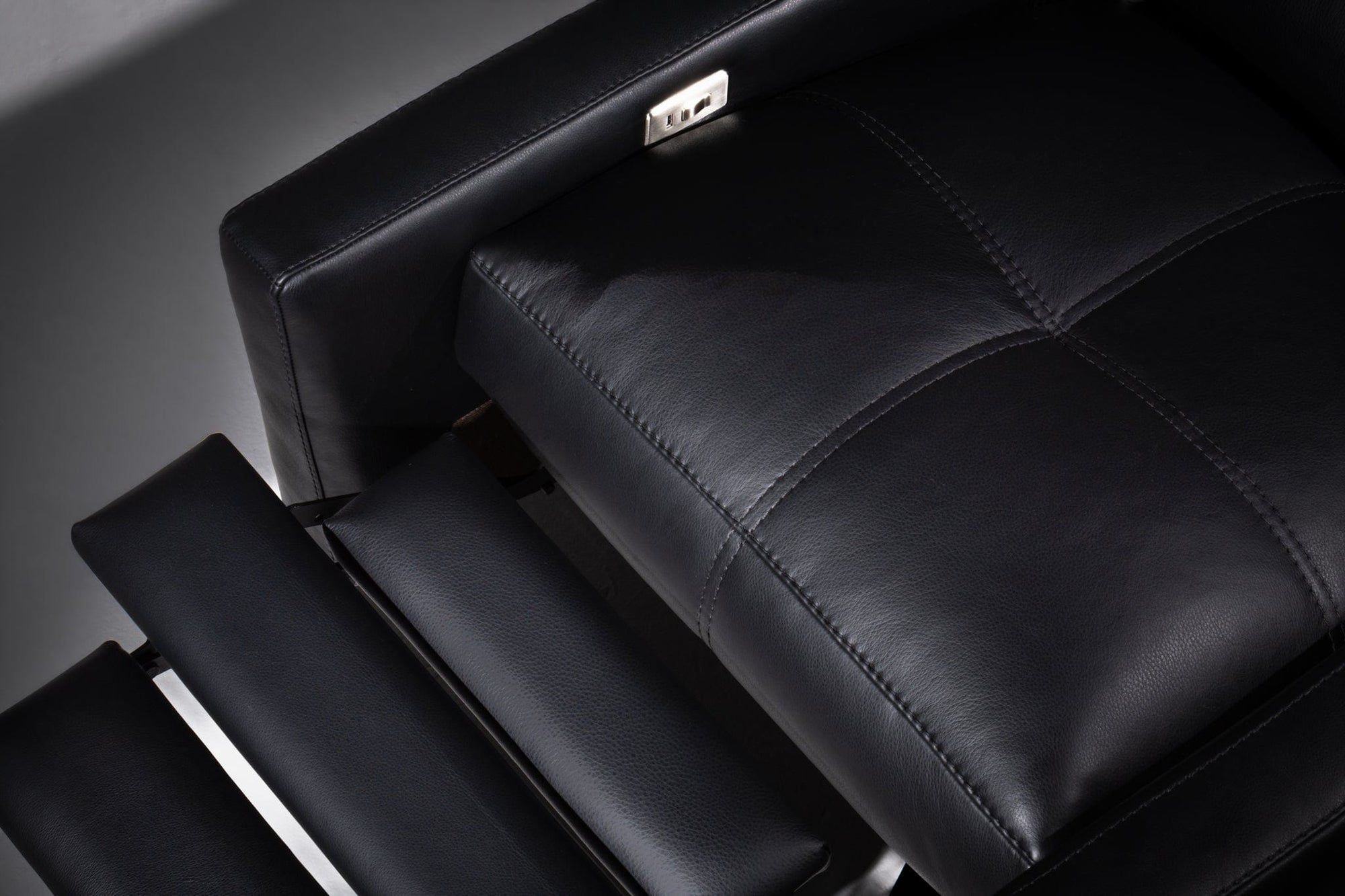 American Leather Rainier Comfort Air Echo Recliner