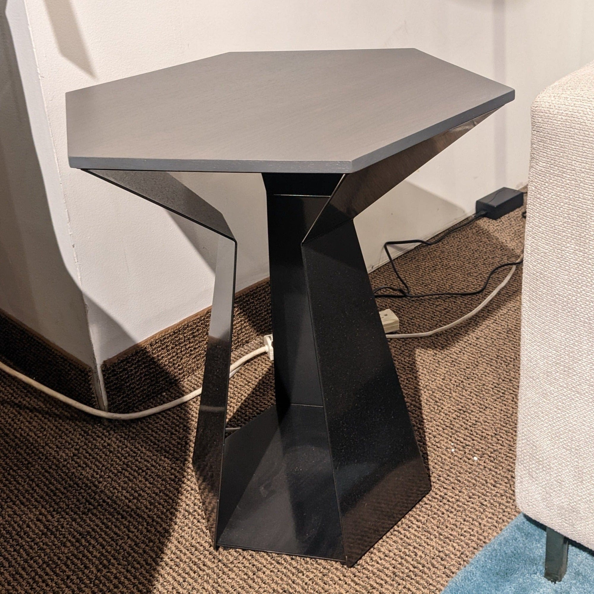 CYMO FURNITURE Elite Modern Poly Side Table